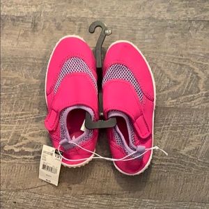 🆕 NWT girls water shoes